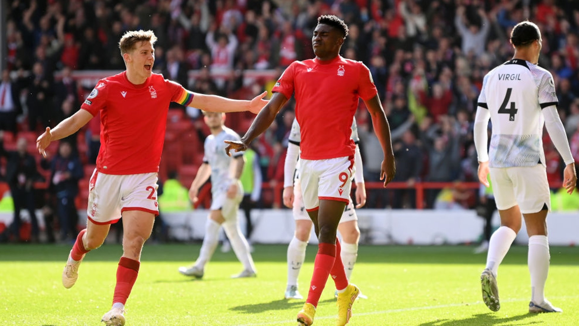 他不仅通过 他不仅通过